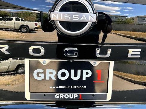 Certified 2023 Nissan Rogue SV w/ SV Premium B Package FWD image 10
