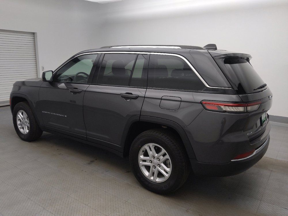 Used 2023 Jeep Grand Cherokee Laredo w/ Luxury Tech Group I AWD/4WD image 3