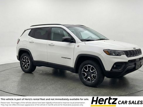 Used 2025 Jeep Compass Trailhawk AWD/4WD image 1