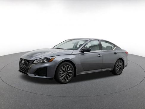Used 2026 Nissan Altima 2.5 SV FWD image 3