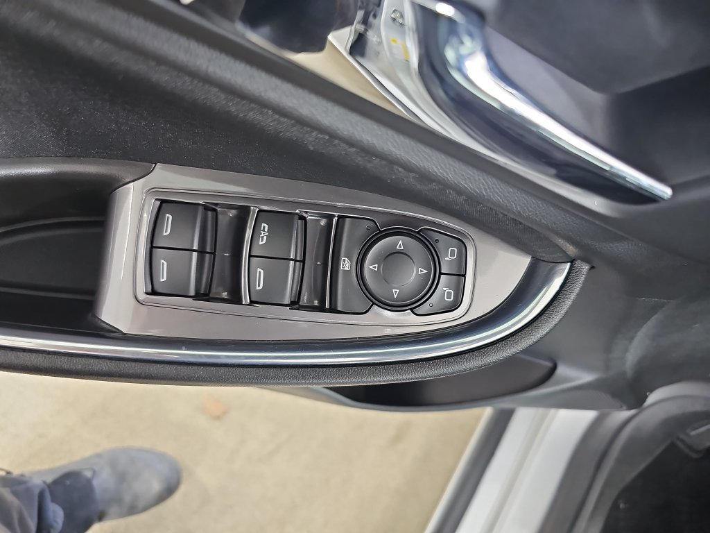 Used 2016 Chevrolet Malibu LT w/ Driver Confidence Package FWD image 32