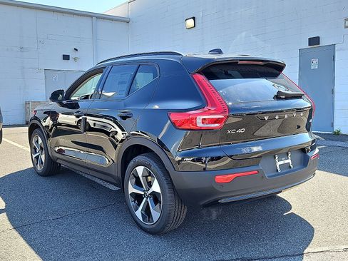 New 2026 Volvo XC40 B5 Core w/ Climate Package AWD/4WD image 4