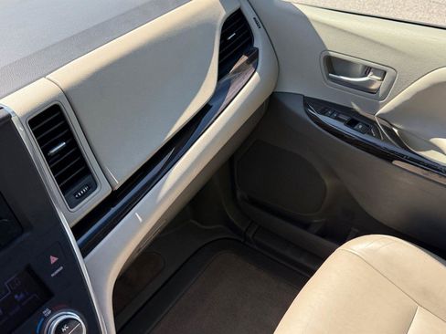 Used 2015 Toyota Sienna XLE w/ XLE Navigation Package FWD image 28