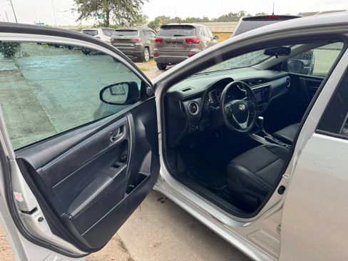 Used 2017 Toyota Corolla SE FWD image 14