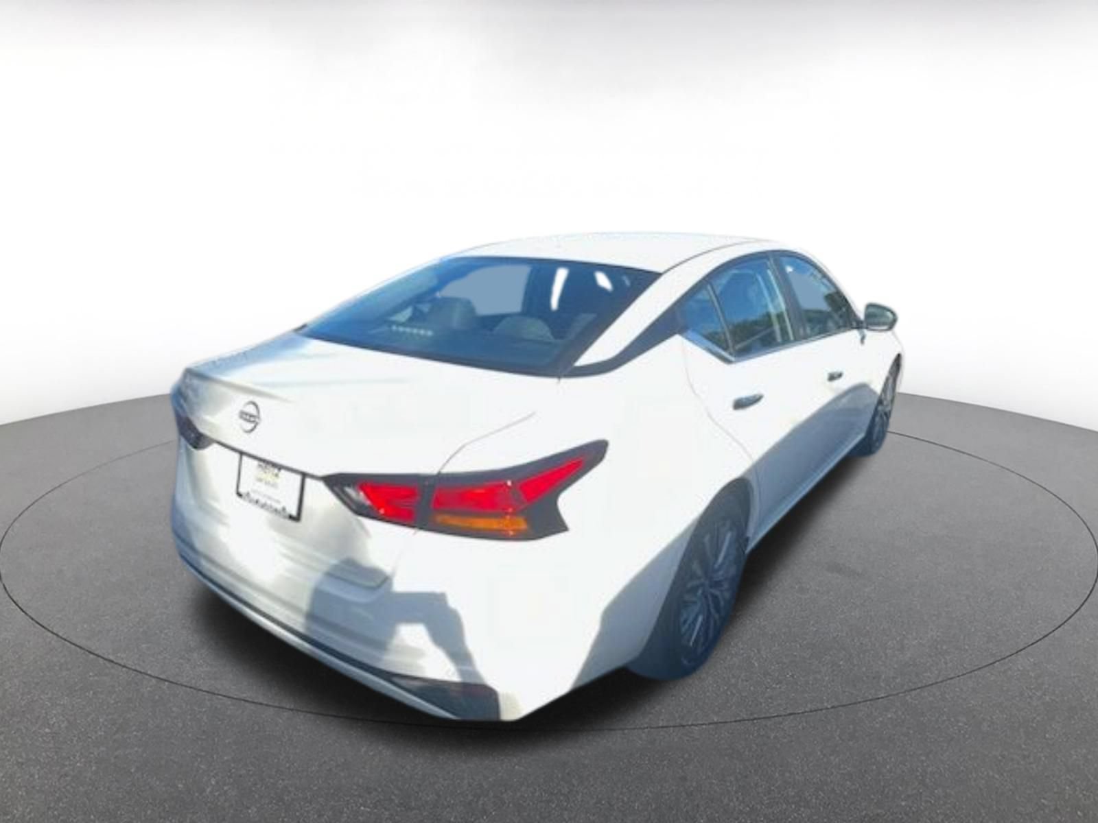 Used 2025 Nissan Altima 2.5 SV FWD image 7
