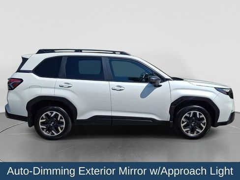 Used 2025 Subaru Forester Premium AWD/4WD image 9