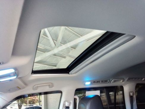 Used 2017 Nissan Armada Platinum image 18