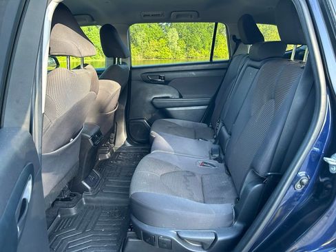 Used 2022 Toyota Highlander LE FWD image 14