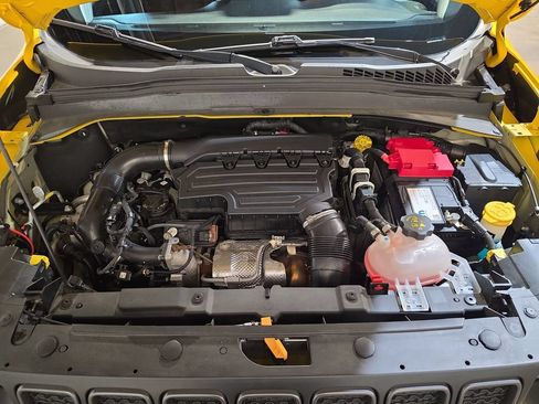 Used 2023 Jeep Renegade Trailhawk AWD/4WD image 17