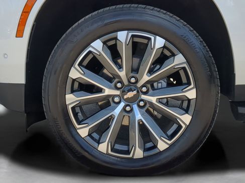 Used 2025 Chevrolet Suburban High Country image 33