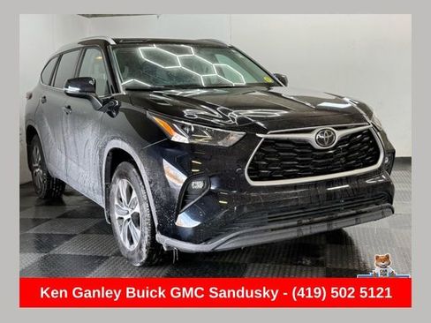 Used 2023 Toyota Highlander XLE image 1