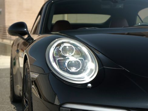 Used 2017 Porsche 911 Carrera RWD image 10