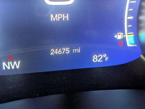 Used 2025 Chrysler Pacifica Select FWD image 18