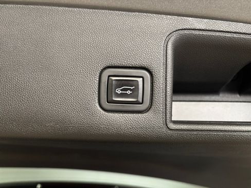 Used 2023 GMC Terrain SLT AWD/4WD image 23
