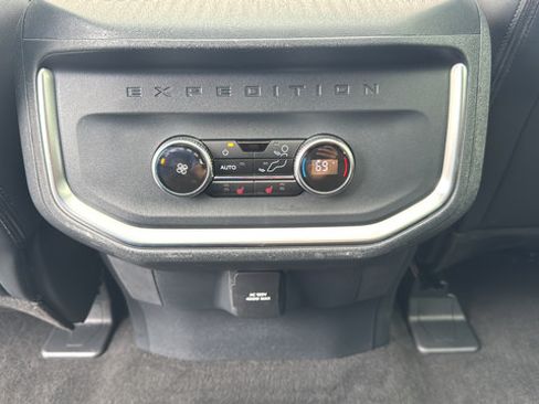 Used 2025 Ford Expedition Tremor AWD/4WD image 31