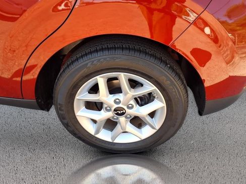 Used 2025 Kia Soul LX w/ LX Technology Package FWD image 36