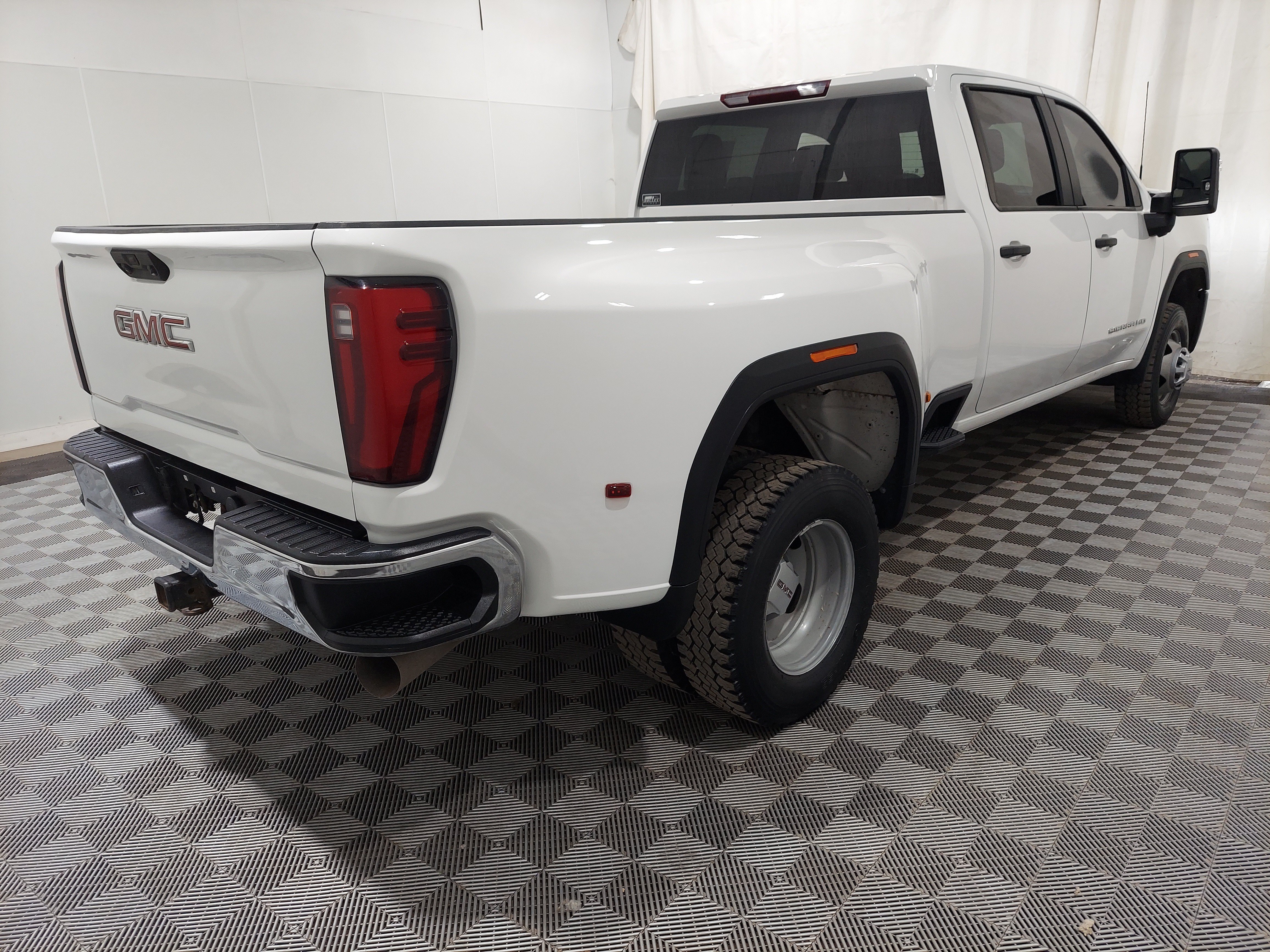 Used 2024 GMC Sierra 3500 Pro w/ Convenience Package AWD/4WD image 3