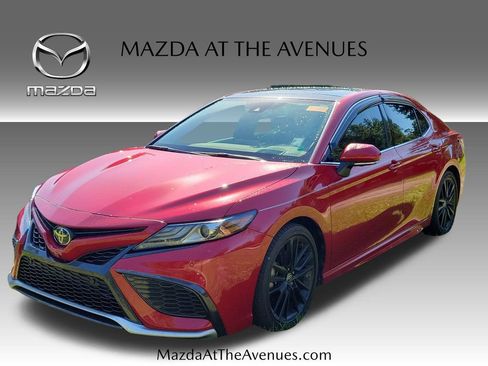Used 2022 Toyota Camry XSE w/ Navigation Package FWD image 1