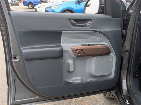 Used 2023 Ford Maverick Lariat image 9