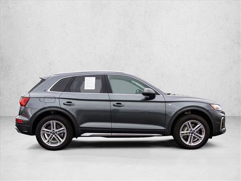 Used 2025 Audi Q5 e Premium Plus w/ Premium Plus Package image 4