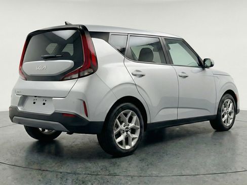 Used 2025 Kia Soul LX w/ LX Technology Package FWD image 9