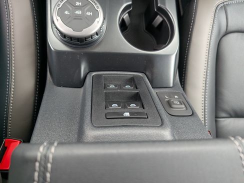 New 2025 Ford Bronco Outer Banks image 22