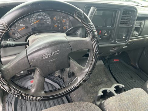 Used 2005 GMC Sierra 2500 W/T RWD image 9