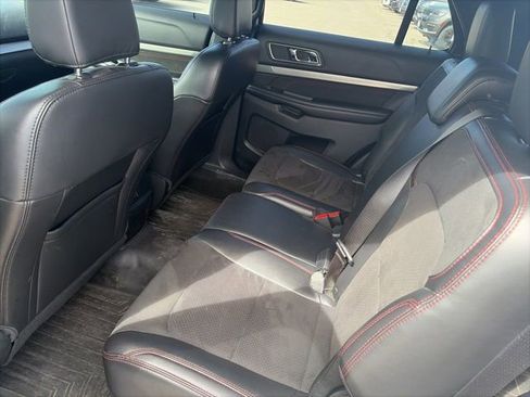 Used 2018 Ford Explorer XLT w/ Equipment Group 202A image 11