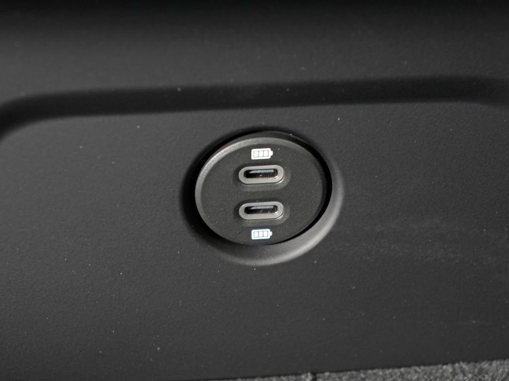 Used 2026 Porsche Macan AWD/4WD image 35