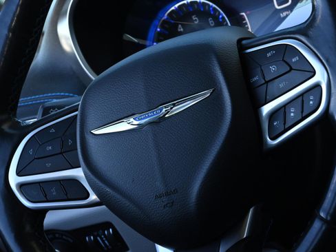 Used 2021 Chrysler Pacifica Touring-L image 35