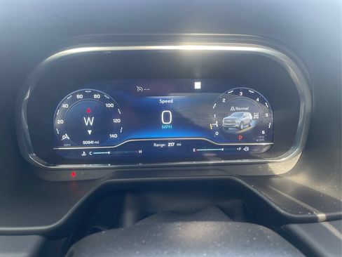 Used 2023 Chevrolet Tahoe Z71 w/ Luxury Package AWD/4WD image 13