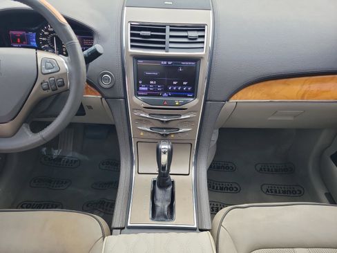 Used 2013 Lincoln MKX FWD image 21