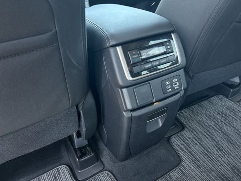 Used 2024 Subaru Ascent Premium w/ Convenience Package image 27