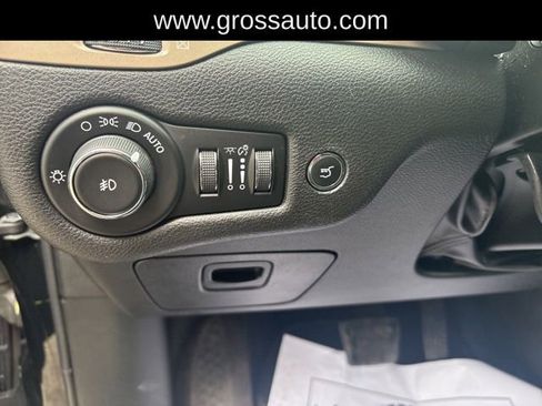 Used 2018 Jeep Cherokee Limited AWD/4WD image 6