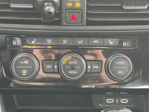 Used 2024 Volkswagen Jetta SE image 26