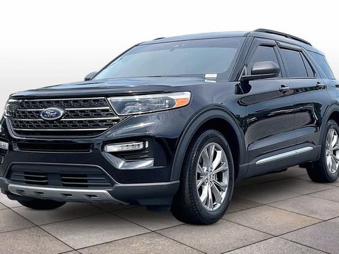Used 2023 Ford Explorer XLT w/ Equipment Group 202A RWD image 12