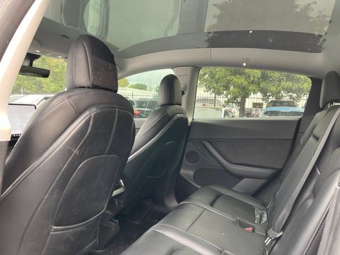 Used 2021 Tesla Model Y Long Range AWD/4WD image 4