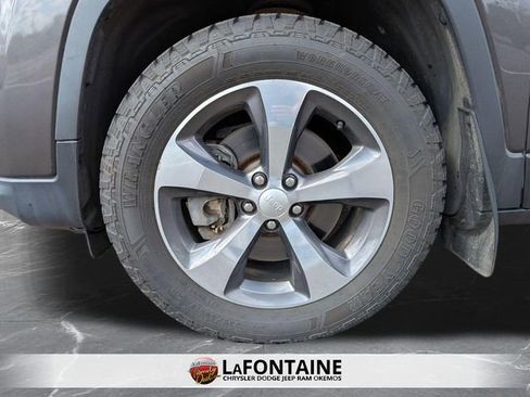 Used 2019 Jeep Cherokee Limited image 30