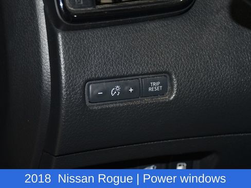 Used 2018 Nissan Rogue SV AWD/4WD image 9