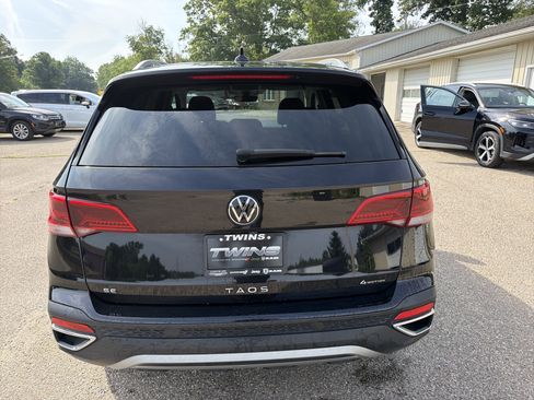 Used 2024 Volkswagen Taos SE AWD/4WD image 4