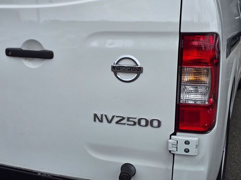 Used 2018 Nissan NV 2500 SV w/ Navigation Package RWD image 15