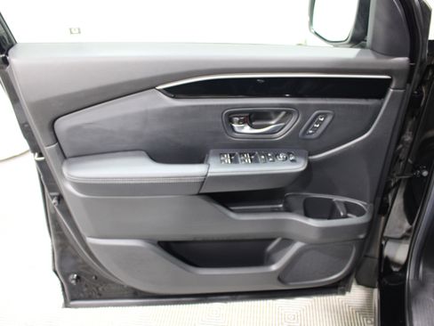 Used 2025 Honda Pilot EX-L image 6