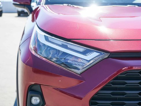 Used 2022 Toyota RAV4 XLE Premium image 9