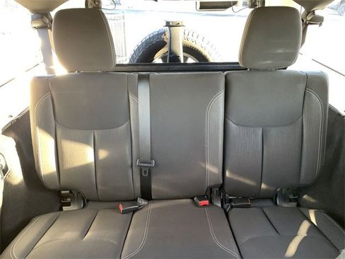 Used 2017 Jeep Wrangler Unlimited Sahara w/ Connectivity Group image 28