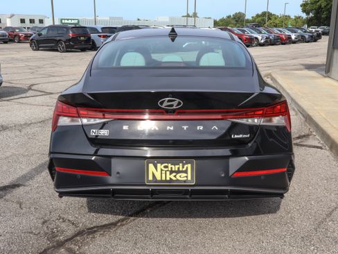 Used 2024 Hyundai Elantra Limited FWD image 5