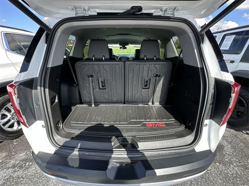 Used 2023 GMC Acadia SLT w/ LPO, Floor Liner Package image 24
