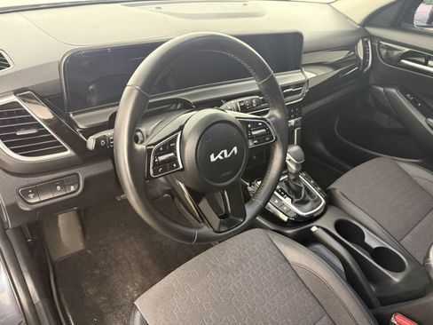 Used 2025 Kia Seltos S AWD/4WD image 15