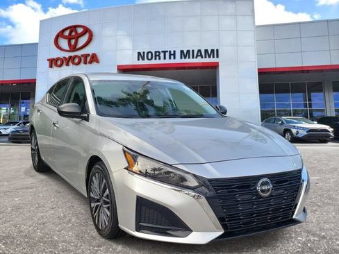 Used 2024 Nissan Altima 2.5 SV FWD image 1