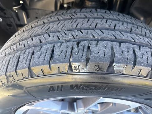 Used 2024 Jeep Wrangler Unlimited w/ Convenience Group AWD/4WD image 16