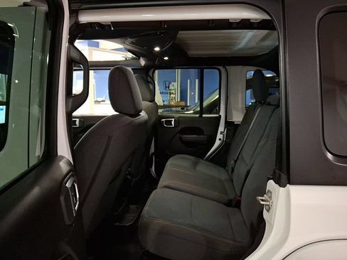 Used 2024 Jeep Wrangler Unlimited w/ Convenience Group AWD/4WD image 10